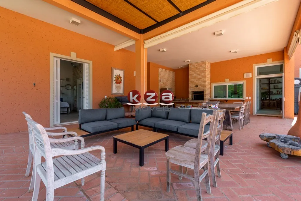 Imagem Luxuosa mansão de alto padrão a venda no Condomínio Terras de São José em Itu- SP, com 5 suítes, amplo gourmet com piscina e 1.500m² de área.