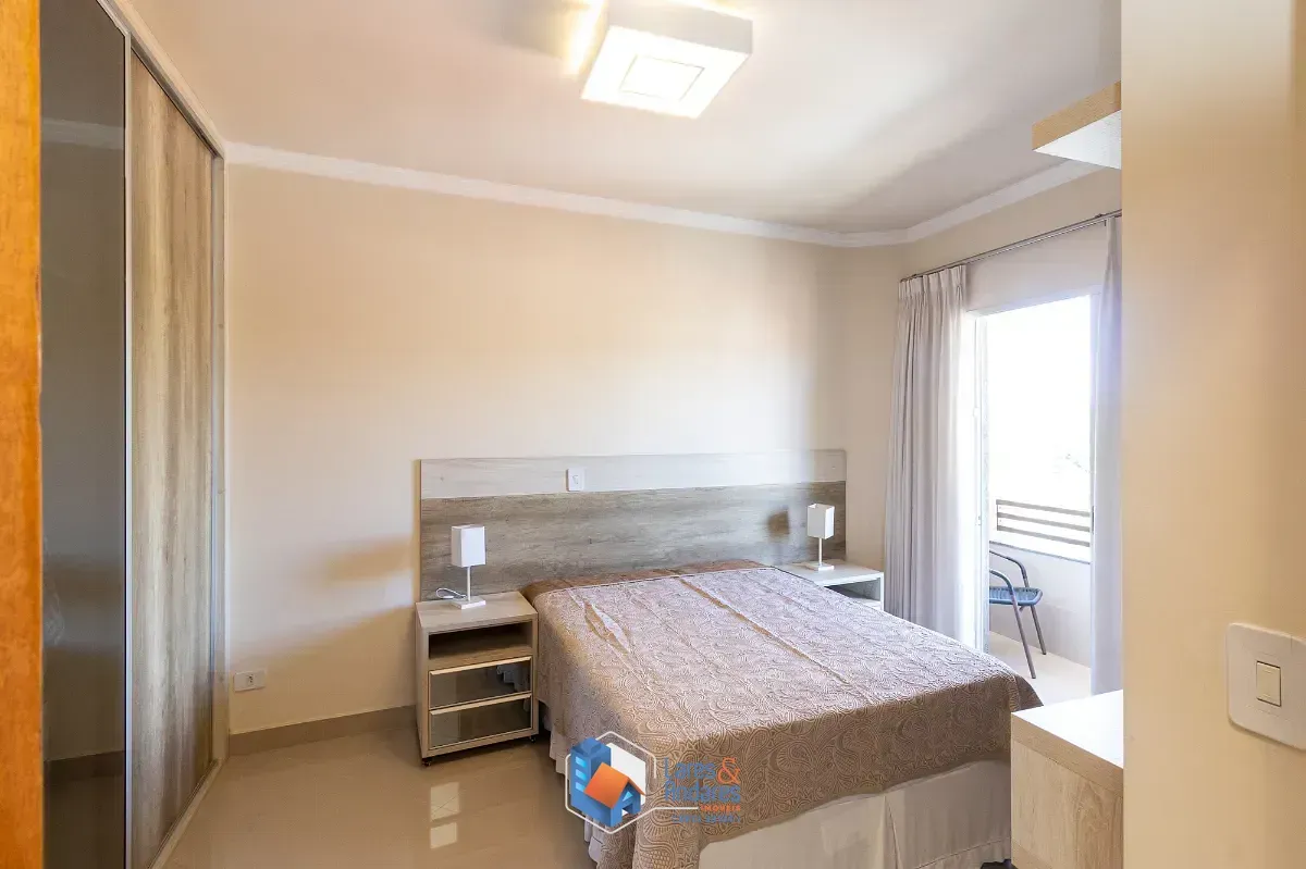 Imagem Sobrado para venda em Chácara Inglesa com 3 quartos, sendo 1 suíte, 364m²