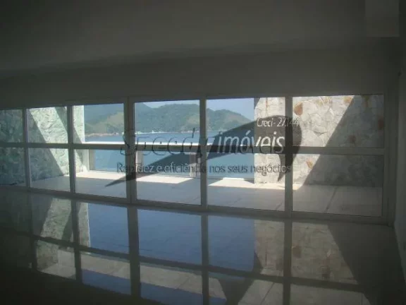 Imagem Cobertura em Santos a venda na orla da praia.