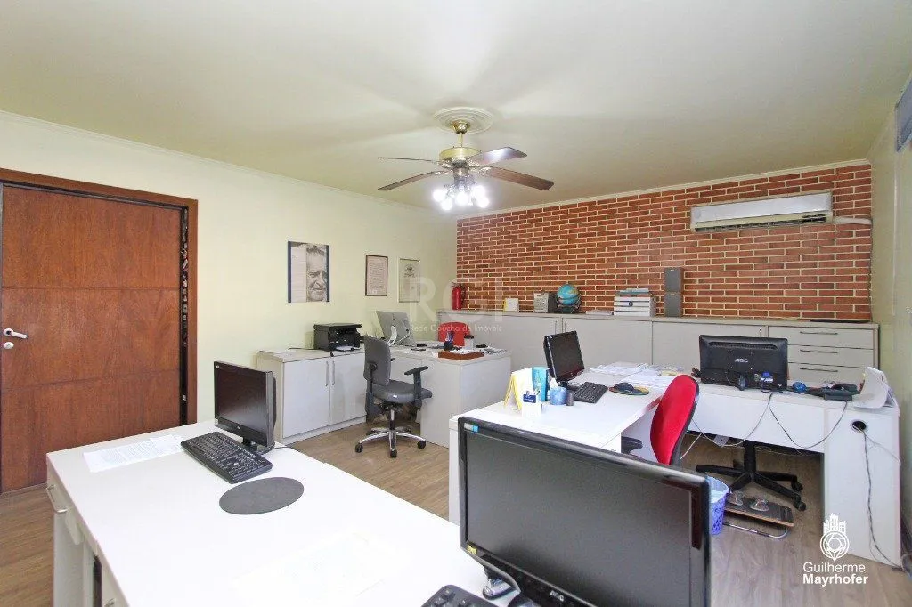 Imagem Casa para Venda - 500m², 5 dormitórios, sendo 2 suites, 5 vagas - Menino Deus