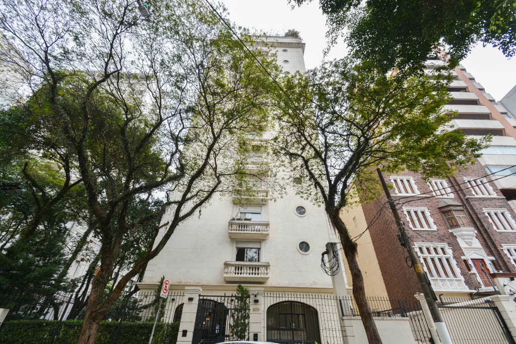 Imagem Apartamento à venda em São Paulo, Cerqueira C?(C)sar, com 3 quartos, 187m2