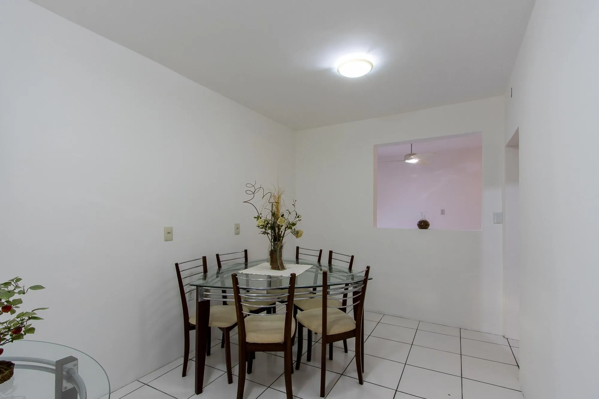 Imagem Casa de condomínio, 3 dormitórios, 1 suíte, 1 vaga coberta, no bairro Cristal.