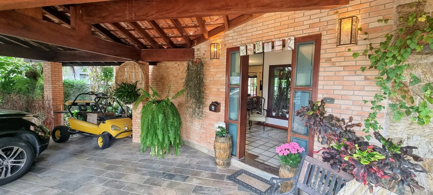 Imagem Residência Exclusiva com Piscina, Lago Ornamental e 3 Suítes