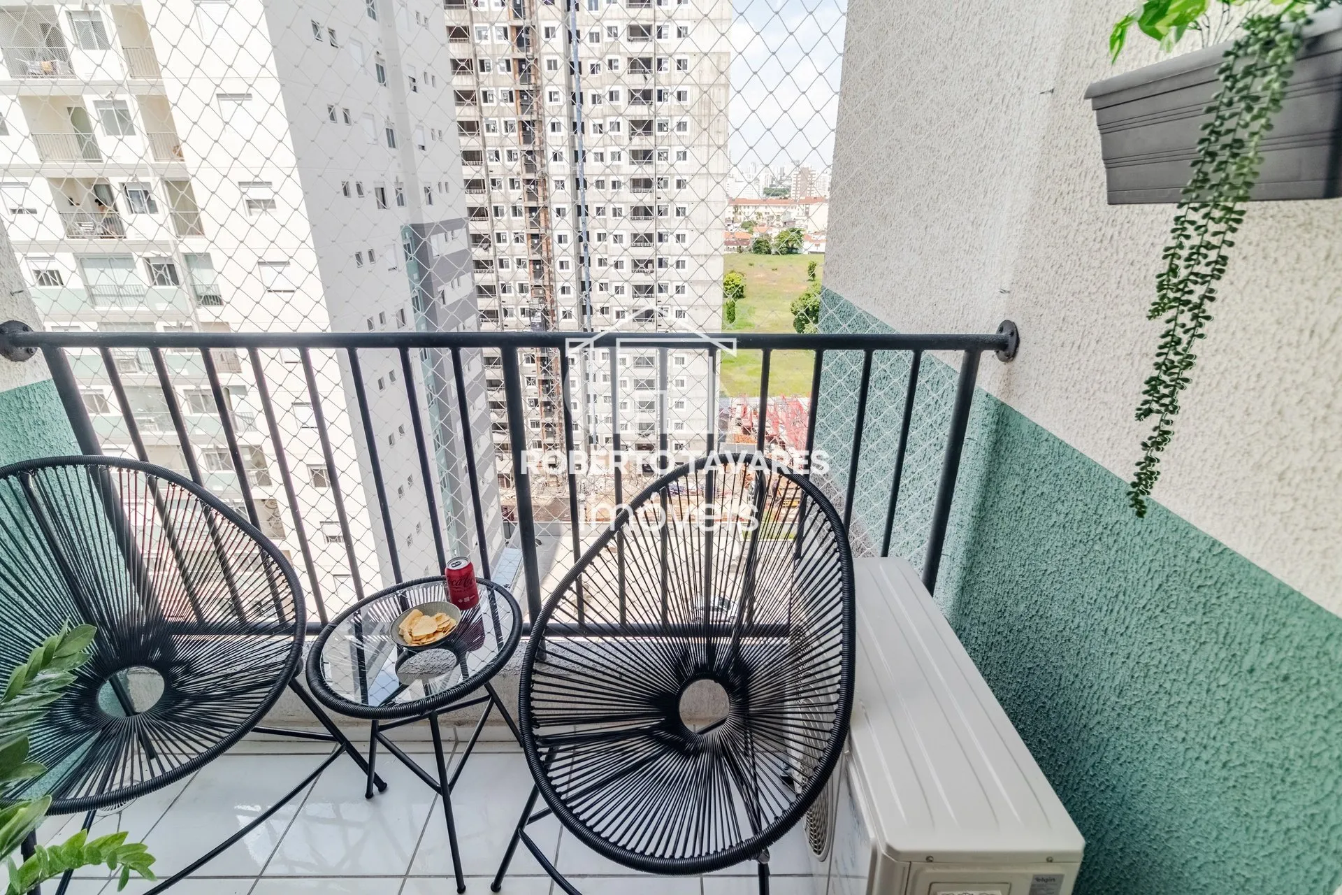 Imagem Apartamento totalmente mobiliado - O imóvel conta com 2 quartos, sendo 1 suíte, além de uma vaga de garagem.