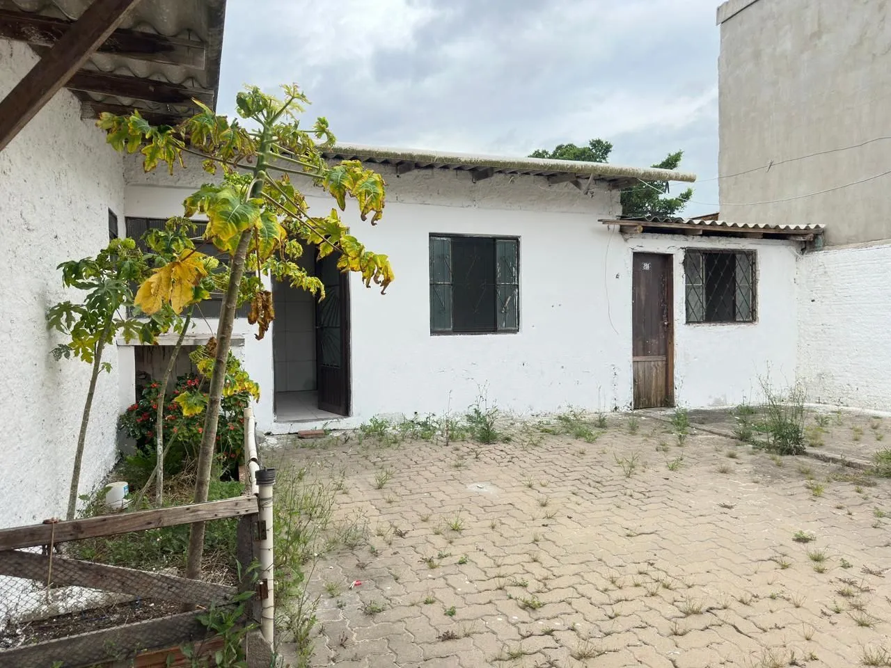Imagem Casa com 3 dormitórios e edicula para venda e locação no bairro Belém Novo