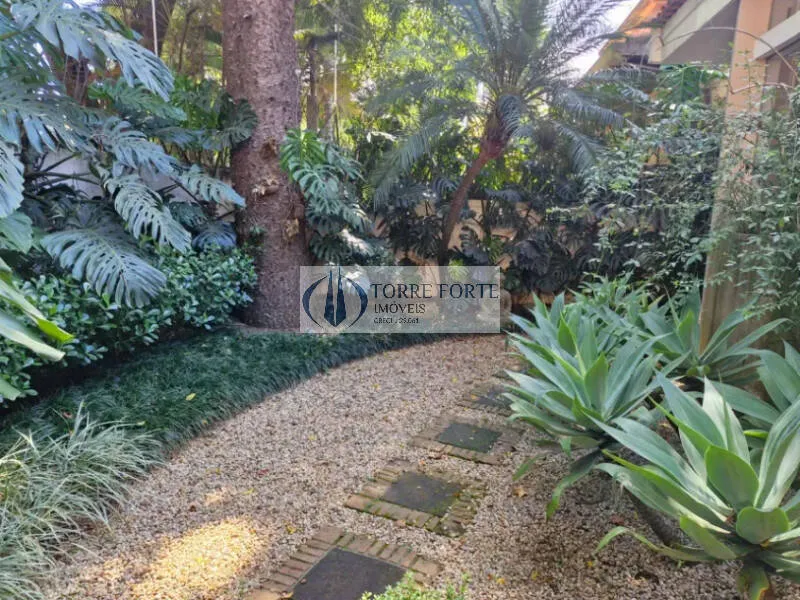 Imagem Excelente casa de alto padrão no Bairro Cidade Jardim, com 532 m², única