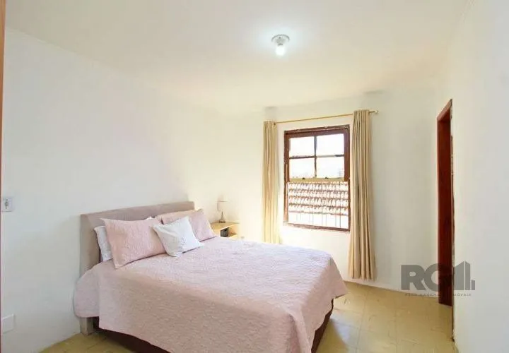 Imagem casa - 4 dorms. - 2 vagas - 200 m² - Partenon