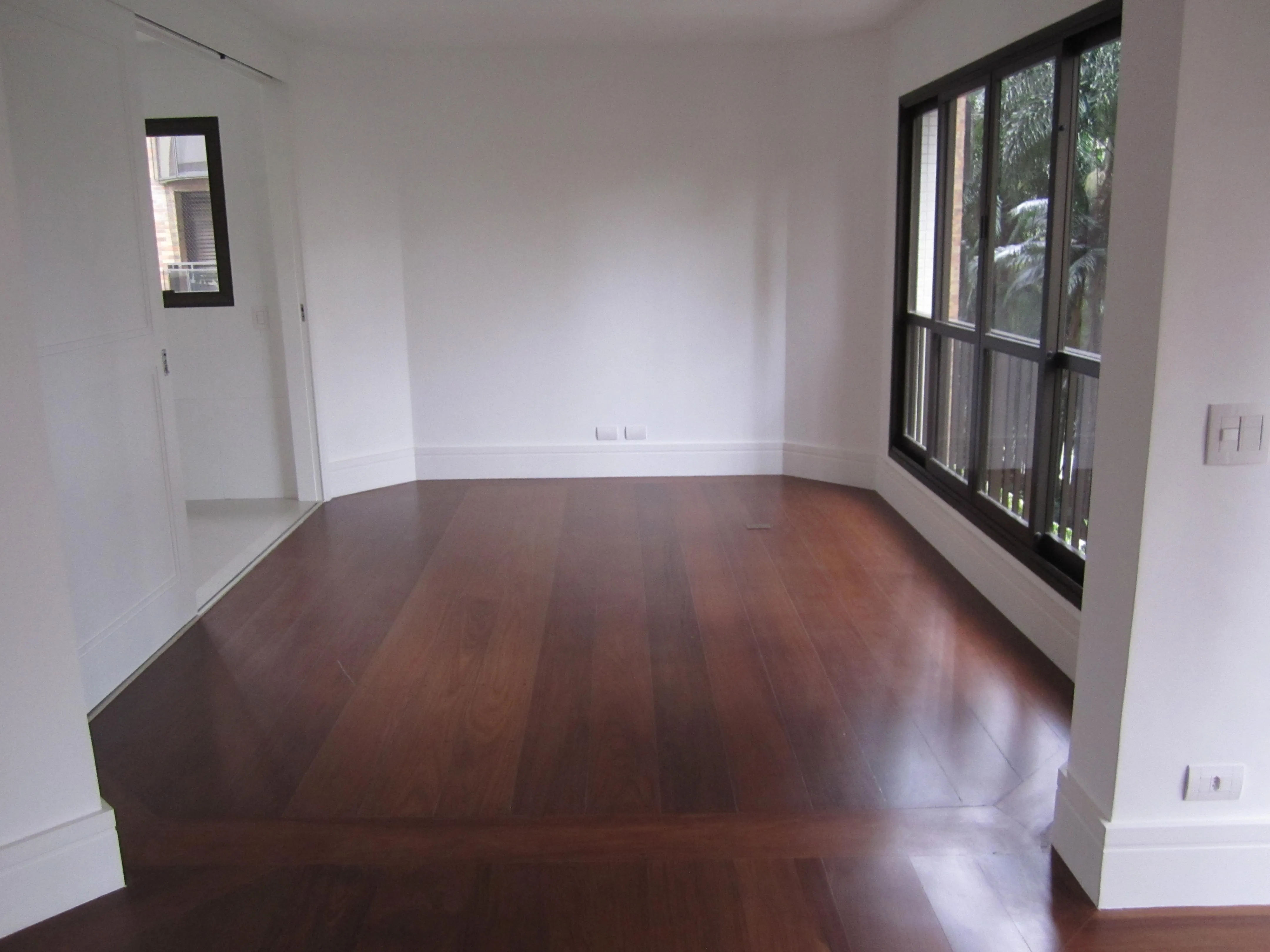 Imagem Apartamento com 3 Suítes Localizado no Edifício Maison Saint Laurent