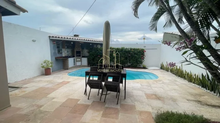Imagem Excelente casa em condomínio fechado com três suítes e espaço gourmet a venda na Praia do Flamengo