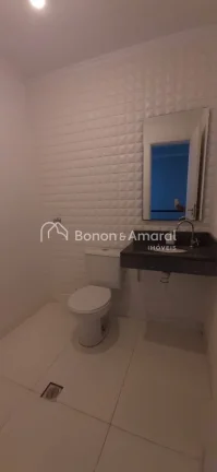Imagem Imóvel espaçoso com 2 dormitórios, sendo 1 suíte, e 2 banheiros no total. O apartamento está be...