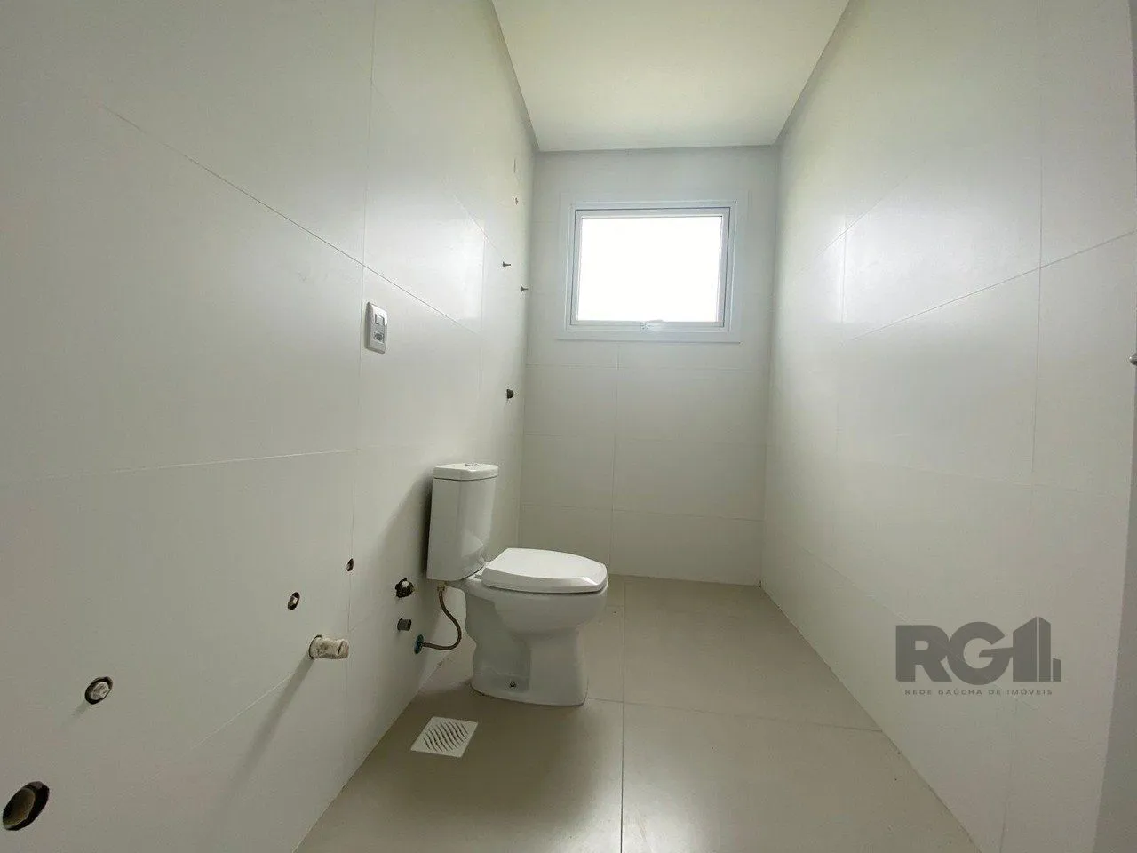 Imagem Casa em condomínio com 3 dormitórios, sendo todos suítes em Torres