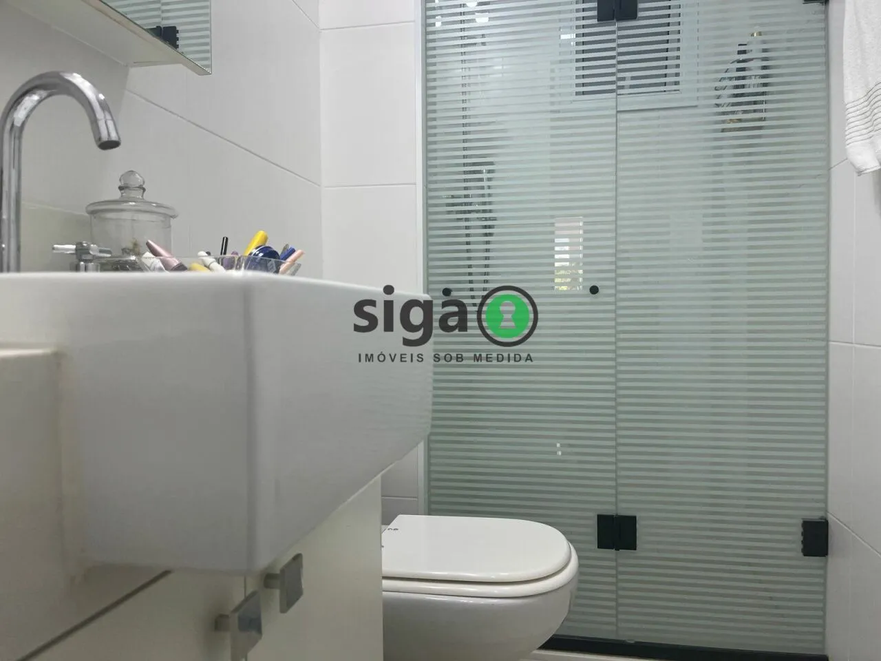 Imagem Apartamento a venda no Campo Belo com 3 quartos, 2 banheiros e 3 vagas.