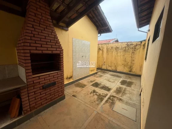 Imagem Casa de 3 dormitórios à venda no bairro Fabrício em Uberaba