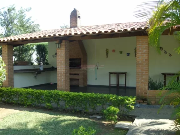 Imagem Chácara com terreno de 2.500m2 e com área construída de 540m2, com duas casas (sede e hóspedes),...