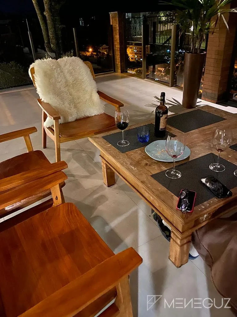 Imagem casa alto padrao em pedra azul
