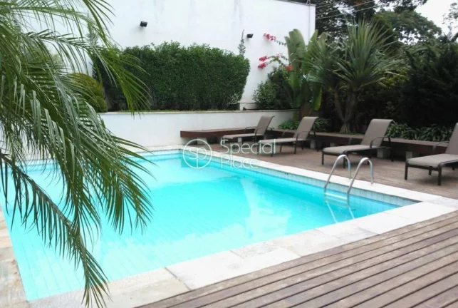 Imagem Apartamento amplo na Rua Bahia. Ótima oportunidade. São 260m2 com 4 suítes e 4 vagas na garagem. ...