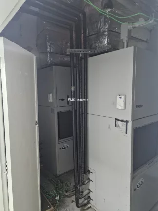 Imagem Loja comercial ampla em Pinheiros, São Paulo-SP: 6 banheiros, 15 vagas, 974m² de área! Venha conferir!