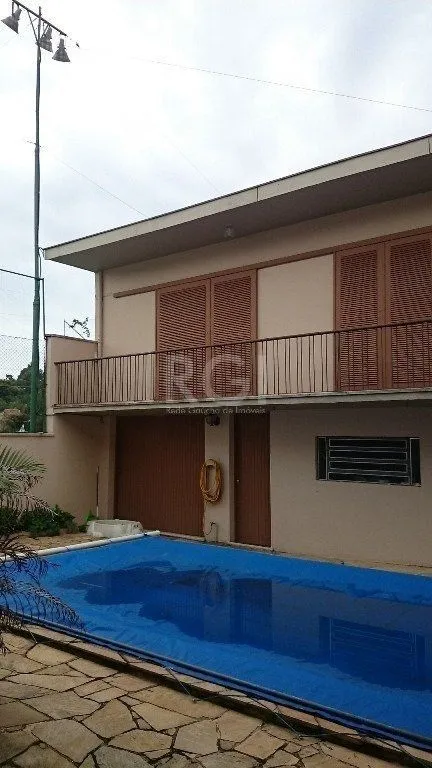 Imagem Casa com 4 dormitórios no Bairro Guarujá