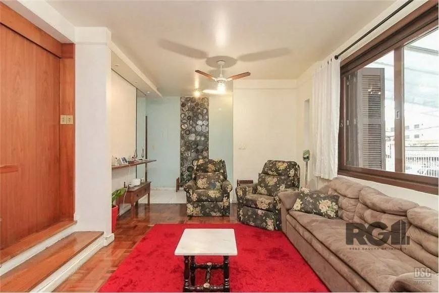 Imagem Casa de 285m² - 4 dormitórios, 4 vagas no bairro Bom Jesus