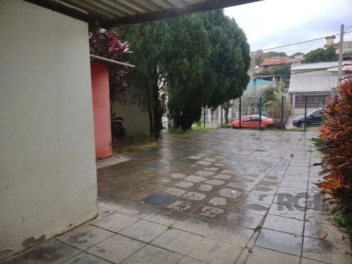 Imagem Casa de 2 quartos, com edícula, próximo a Av. Wenceslau Escobar