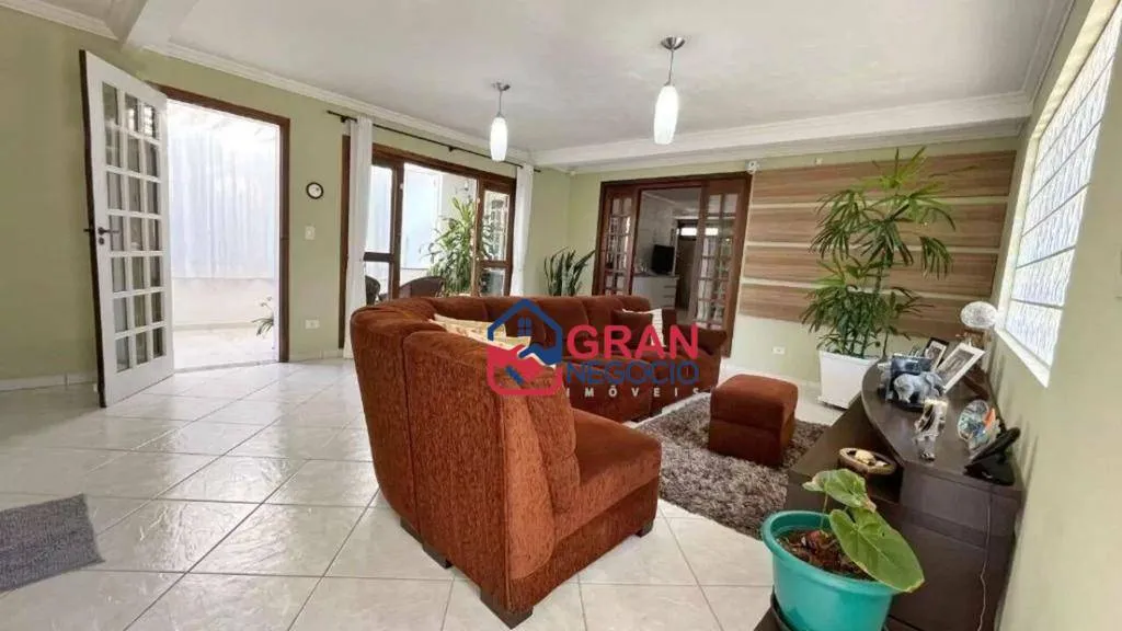 Imagem Casa Térrea Com Amplo Terreno - Santa Felicidade