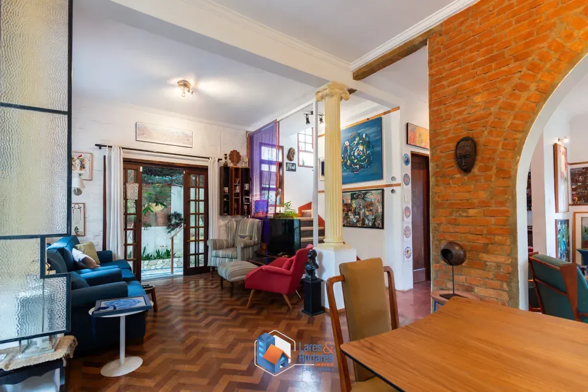 Imagem Casa para venda em Pacaembu com 5 quartos, sendo 2 suítes, 400m²
