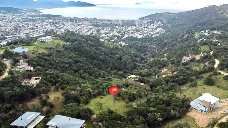 Imagem Terreno à venda em Garopaba-SC, na Praia da Silveira, com 4.908,00 m² de área! Aproveite essa oportunidade única!