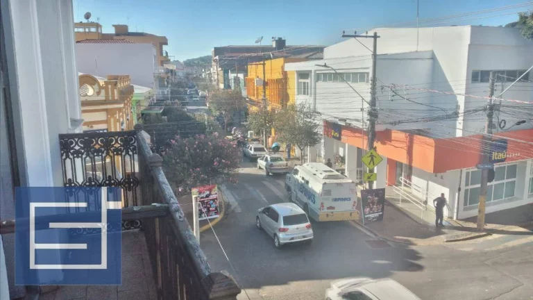 Imagem Casa com 6 dormitórios para alugar por R$ 5.000/mês - Rua José Ângelo Calafiori, Centro - Socorro/SP