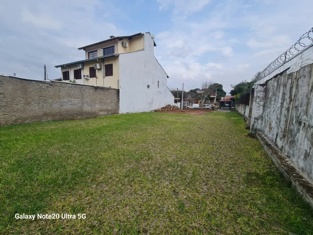 Imagem terreno plano com 330 m2 área total