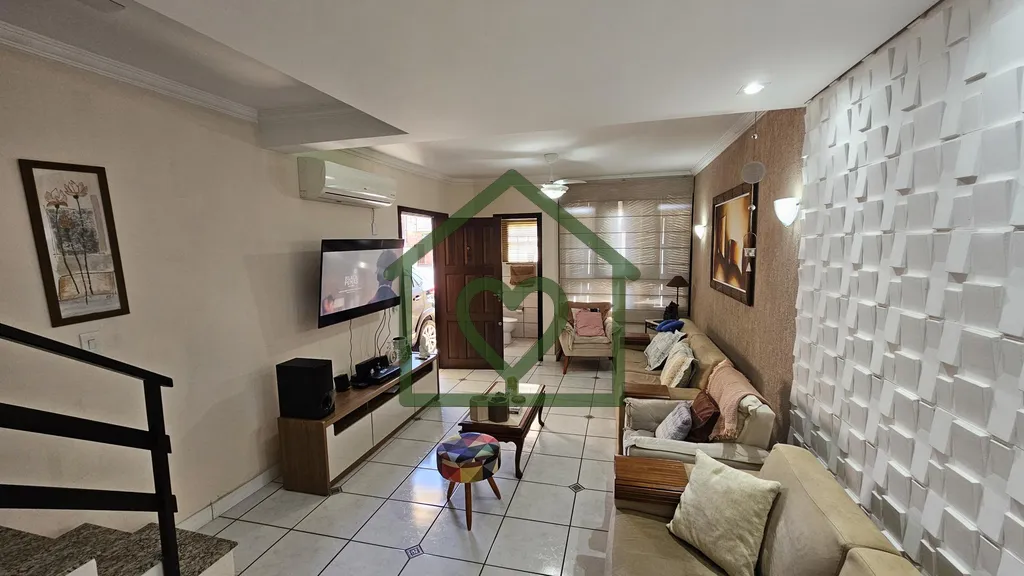 Casa no Bairro Santo Antônio com 167 m², 4 Dormitórios e 2 Suítes em Rua Tranquila 
Localizada n...
