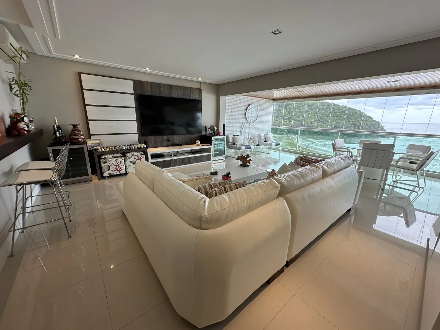 Imagem Apartamento para Locação, Centro, 4 dormitórios, 3 suítes, 4 banheiros, 2 vagas