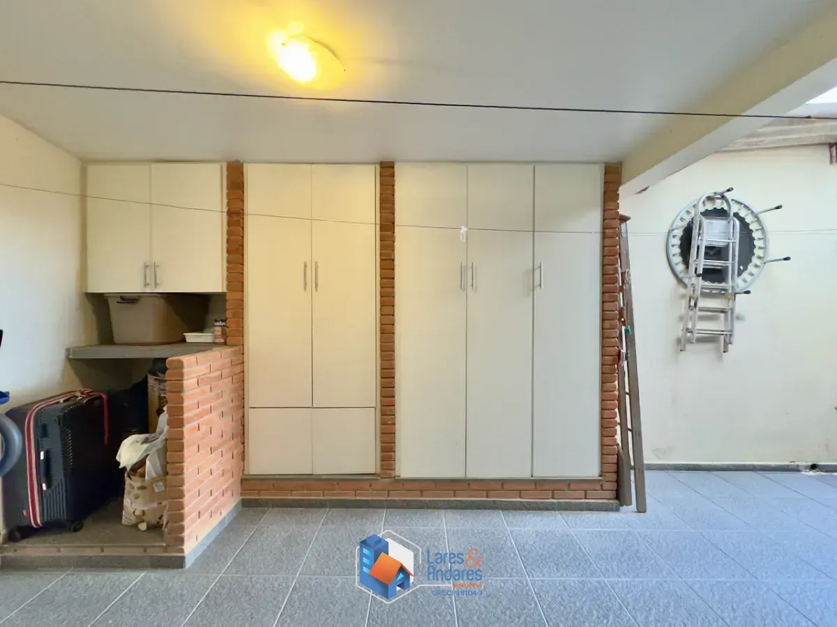 Imagem Sobrado para venda em Vila Marari com 3 quartos, sendo 3 suítes, 157m²