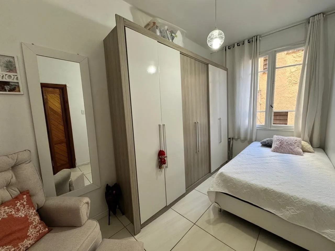 Imagem Apartamento de 2 dormitórios à venda no Centro Histórico de Porto Alegre - Amplo, ensolarado e bem localizado