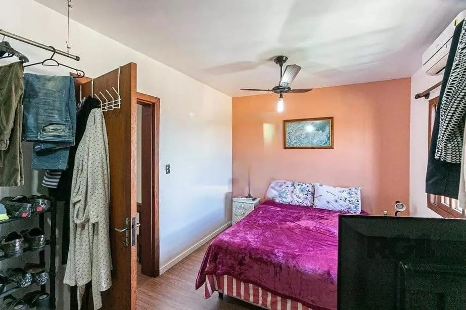 Imagem Casa com 161m² e 3 dormitórios com suíte, piscina no bairro Espírito Santo em PORTO ALEGRE