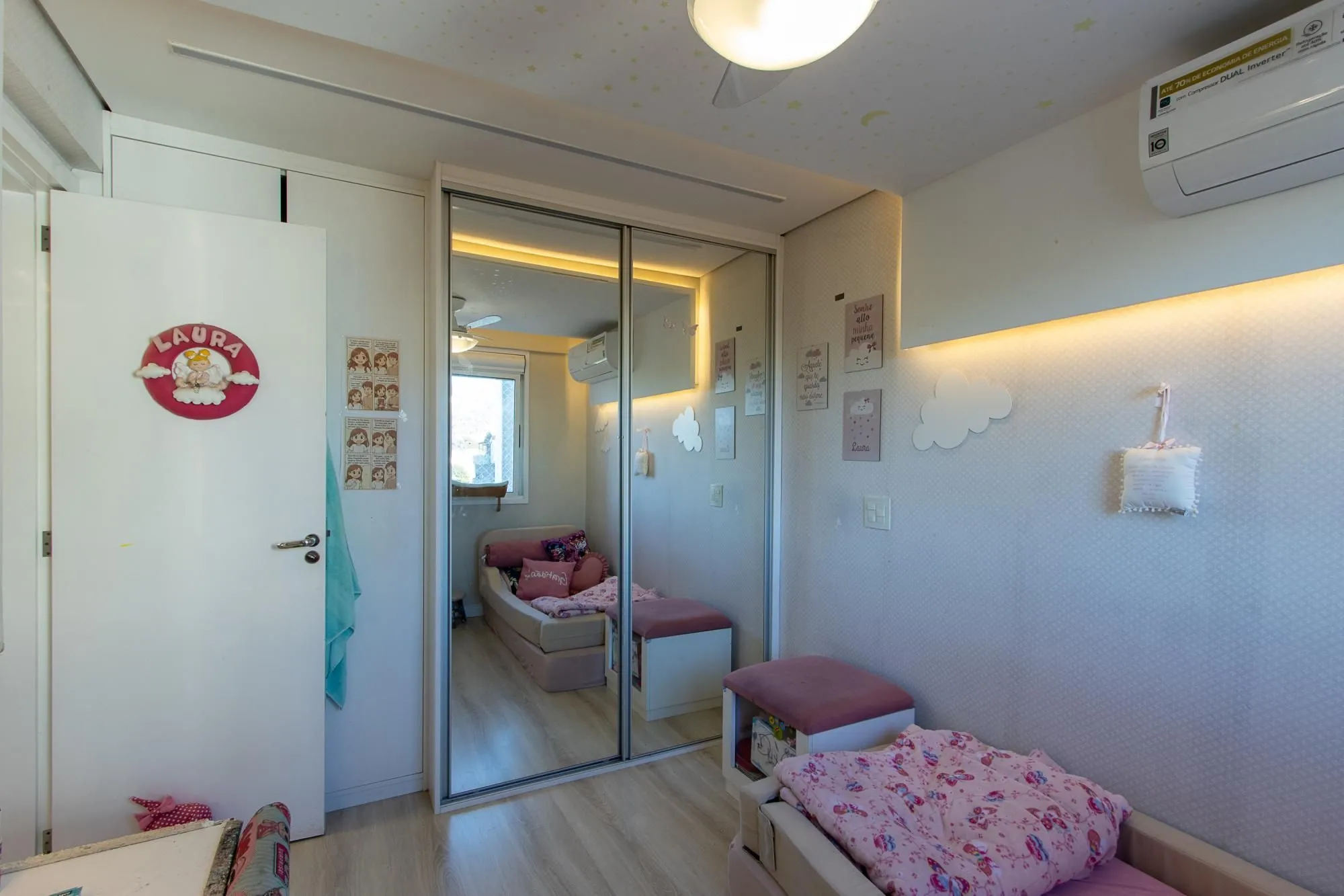 Imagem Apartamento com 2 dormitórios no bairro Cavalhada
