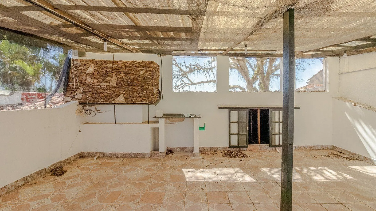 Imagem Excelente casa de 308 m² com 4 suítes e 4 vagas de garagem.