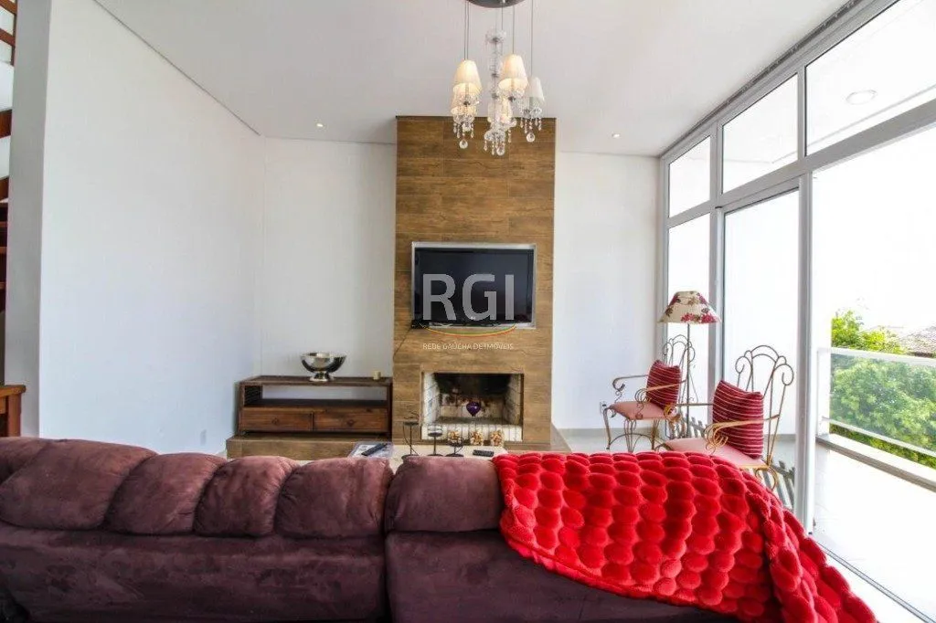 Imagem Casa para Venda - 300m², 3 dormitórios, sendo 1 suites, 4 vagas - Teresópolis