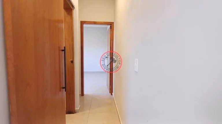 Imagem CASA RECEM COSNTRUÍDA A VENDA COM 2 DORMITÓRIOS, SENDO UMA SUÍTE , ÁREA GOURMET, 2 VAGAS, JARDIM, ISOLAMENTO ACÚSTICO EM CARAGUÁ