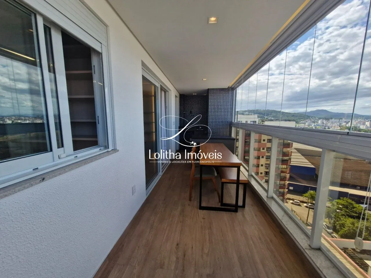 Imagem APARTAMENTO DE LUXO COM 3 SUÍTES, SEMI MOBILIADO À VENDA NO KOBRASOL - SÃO JOSÉ/SC.