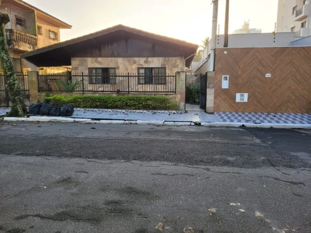 Imagem CASA COM 190,00 m² - FLÓRIDA - PRAIA GRANDE SP