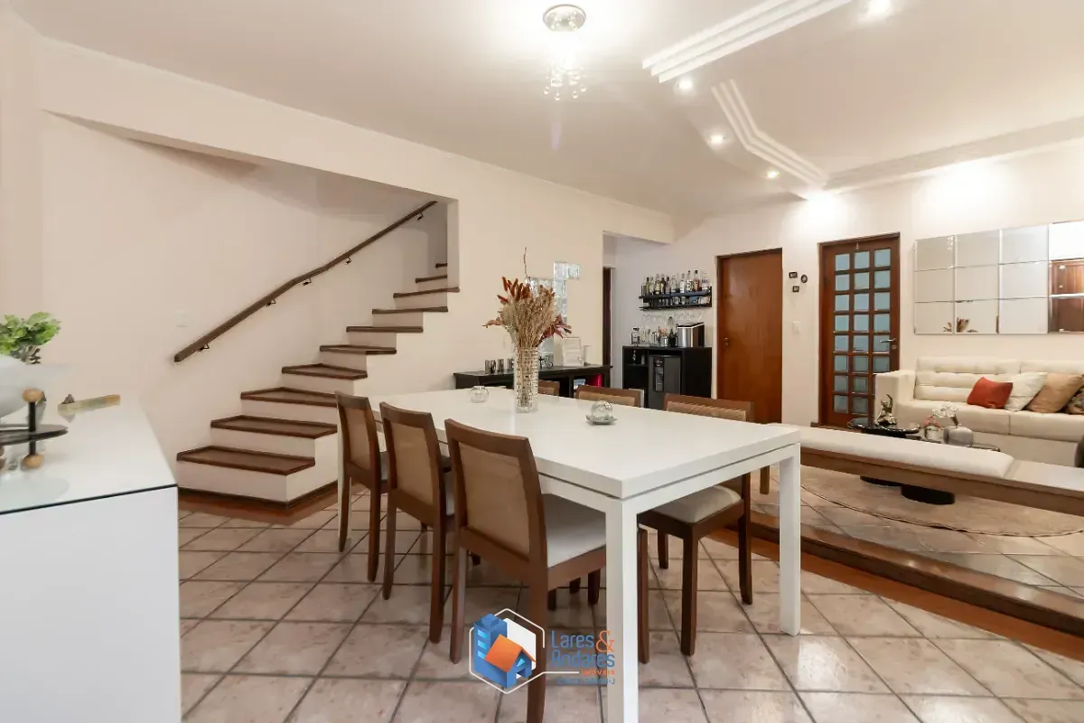 Imagem Sobrado para venda em Jardim Virginia Bianca com 3 quartos, sendo 1 suíte, 223m²