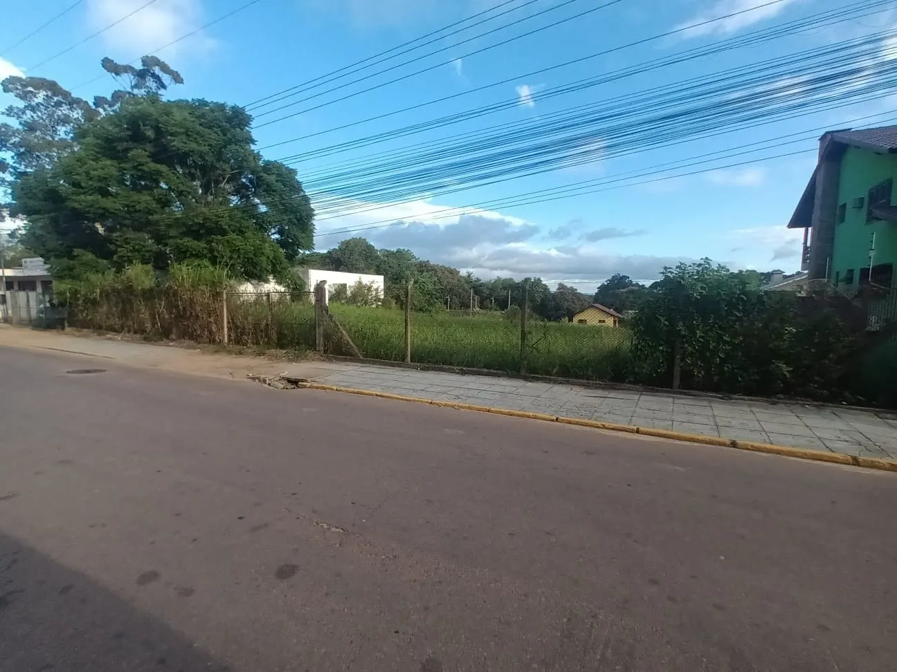Terreno com 1.620m² (27x60) no Centro de Viamão
