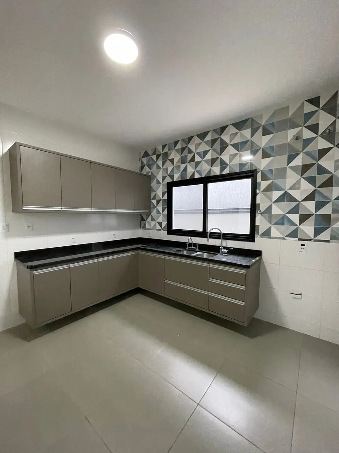Imagem Casa à venda 3 Quartos, 1 Suite, 4 Vagas, 250M², Caminho Novo, Tremembé - SP | Campos do Conde 1