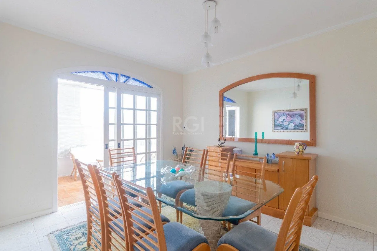 Imagem Casa para Venda - 250m², 3 dormitórios, sendo 2 suites, Partenon