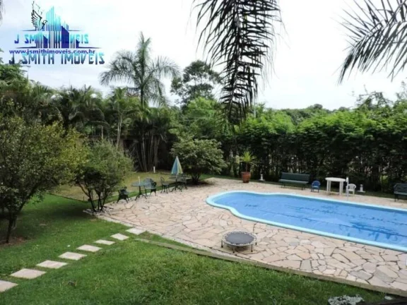 Imagem Casa na Granja Viana com muito espaço em rua tranquila
 Casa com pé direito alto, amplas varandas,...