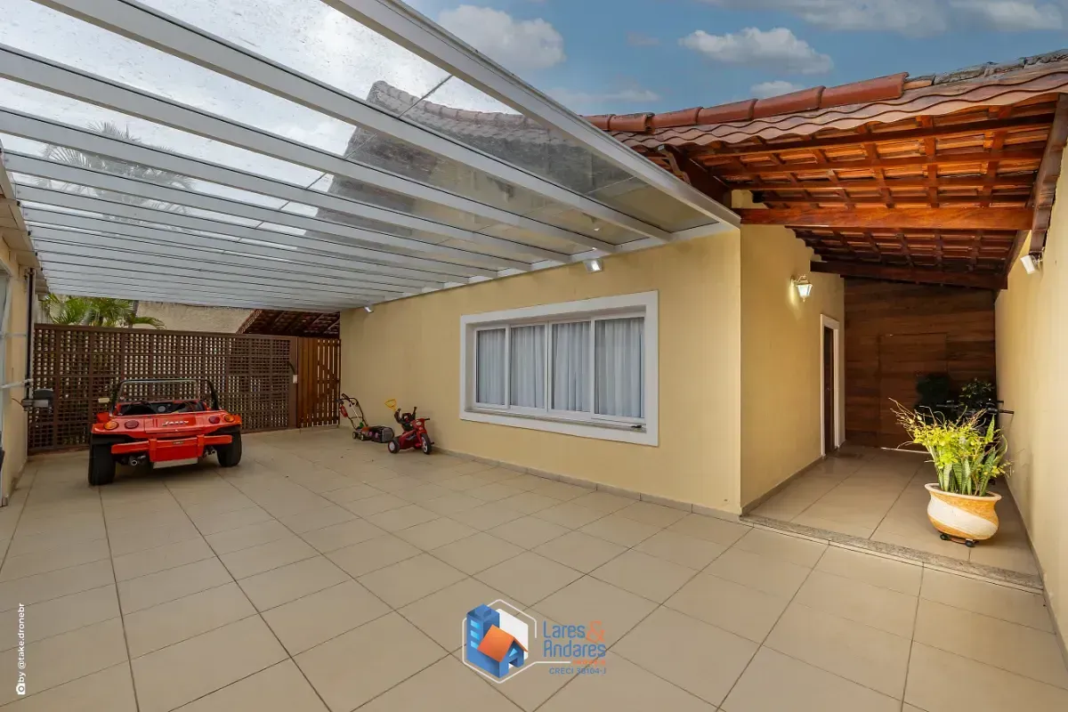 Imagem Casa para venda em Interlagos com 3 quartos, sendo 1 suíte, 379m²