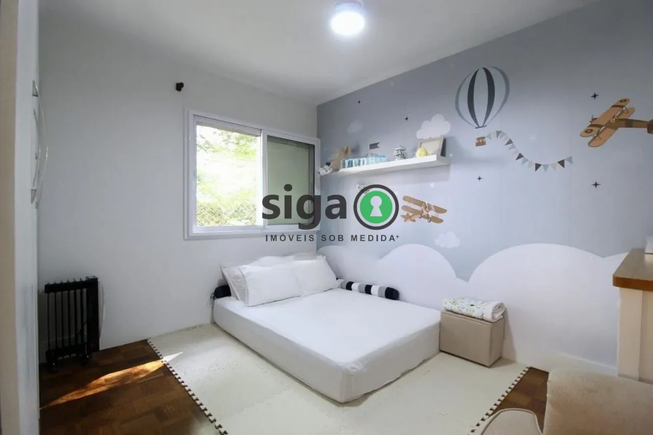 Imagem Apartamento sofisticado em Moema com reforma impecável e 2 vagas fixas.