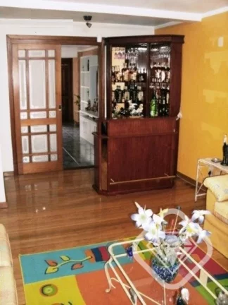 Imagem Casa individual com 4 dormitórios, sendo 1 suíte, e 3 vagas de garagem, no bairro Tristeza.

A Bri...