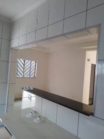 Imagem VENDA DE CASA NO JORDANÓPOLIS, EM ARUJÁ/ SP, 150M², c/ 3 dorm, sendo 2 suítes, 3 salas, cozinha, escritório, lavanderia e 4 vagas p/ auto. CONSULTE-