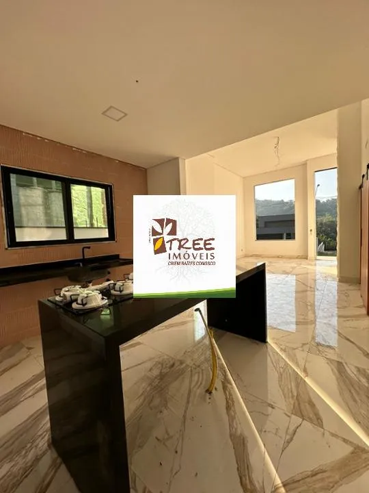 Imagem VENDA DE CASA TÉRREA NO CONDOMÍNIO ARUÃ BRISAS, EM MOGI DAS CRUZES/SP, 321m² com 3 suítes, churrasqueira, piscina e 4 vagas para autos. CONSULTE-NOS.